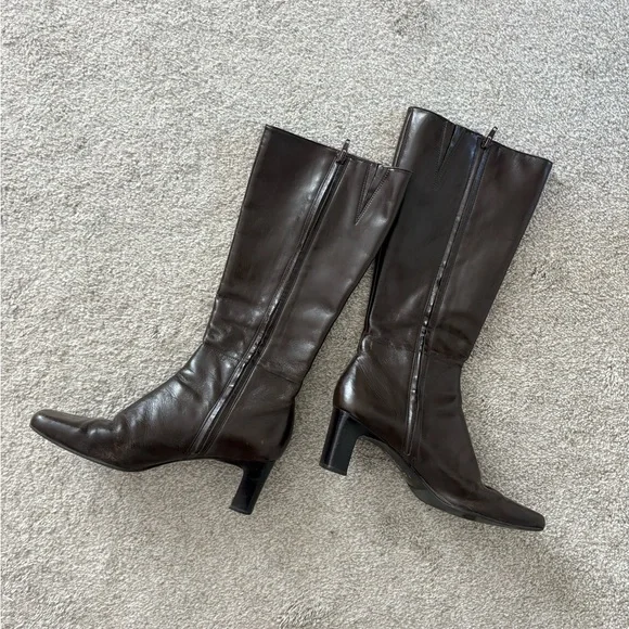 Vintage Michelle D Brown Leather Knee-High Boots - Picture 4 of 7